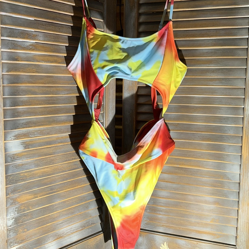 Swimsuit - Picture 4 of 4